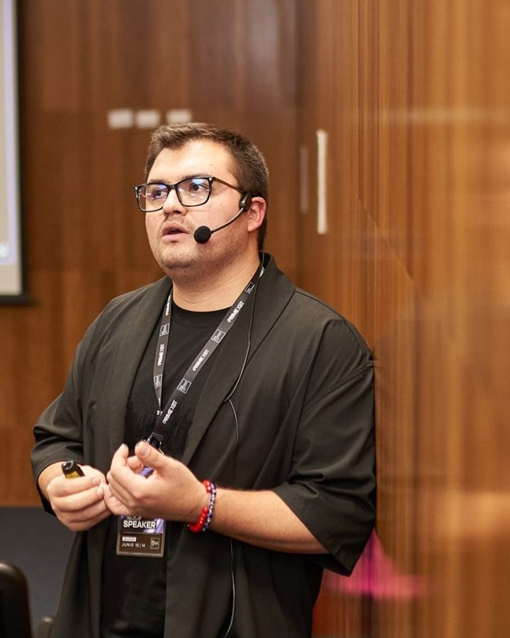 Matías Fernández exponiendo en un seminario de trading